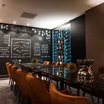 Hotel Der Valk Palace