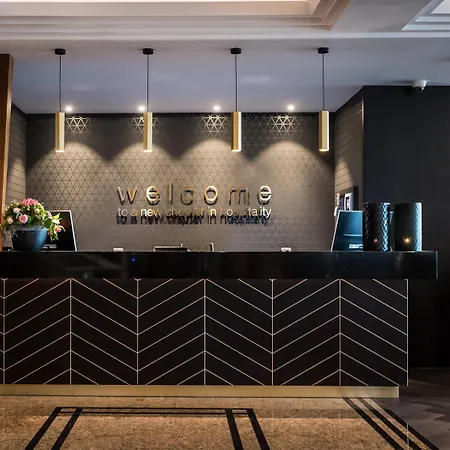 מלון Der Valk Palace 4*