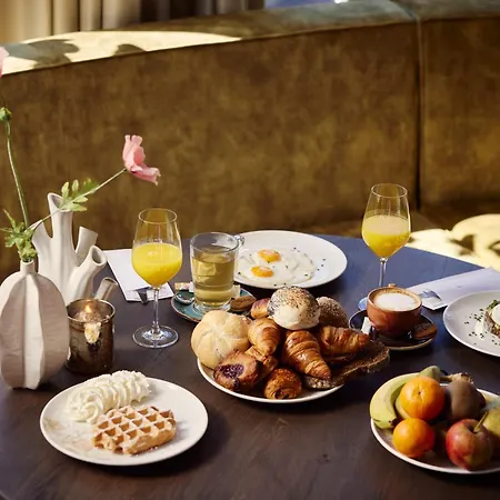 호텔 Der Valk Palace 4*