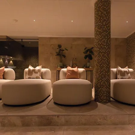 Der Valk Palace فندق