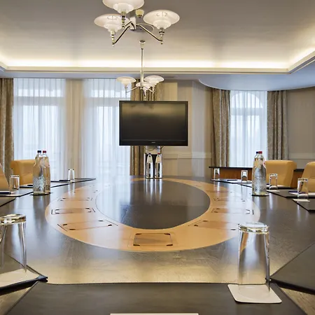 호텔 Der Valk Palace 4*