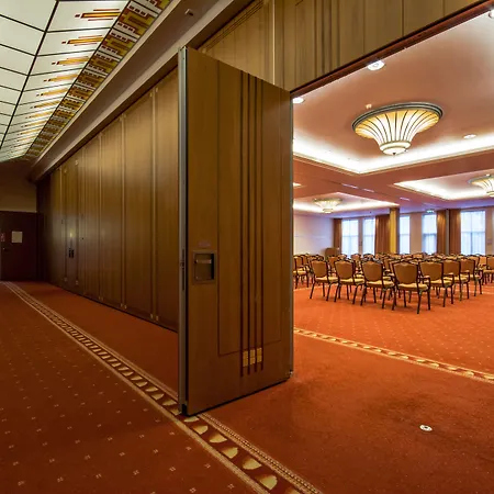 Der Valk Palace