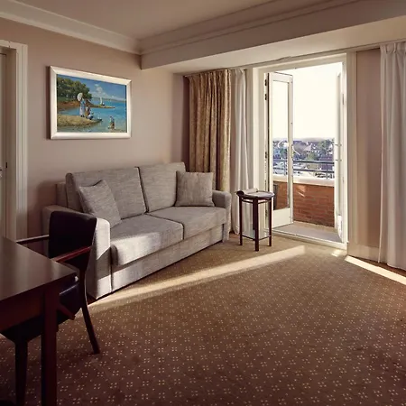 Der Valk Palace Hotel 4*