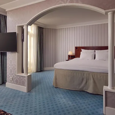 Der Valk Palace 호텔
