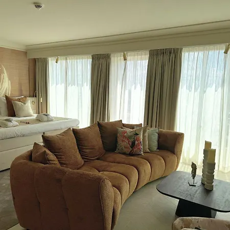 Der Valk Palace Hotel