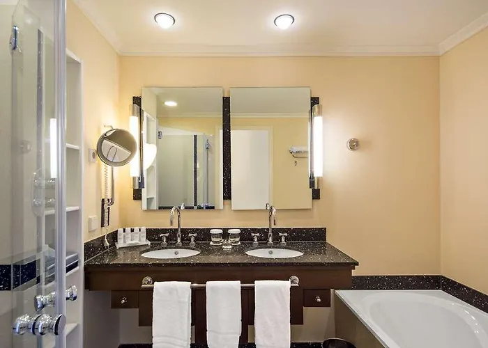 Der Valk Palace Hotel 4*