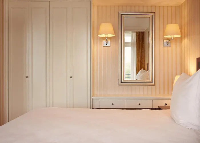 Hotel Der Valk Palace 4*