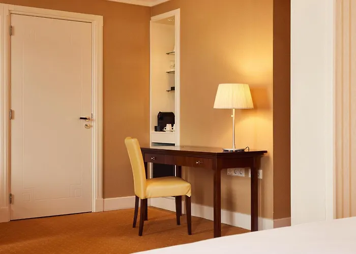 Hotel Der Valk Palace