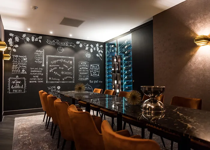 Hotel Der Valk Palace