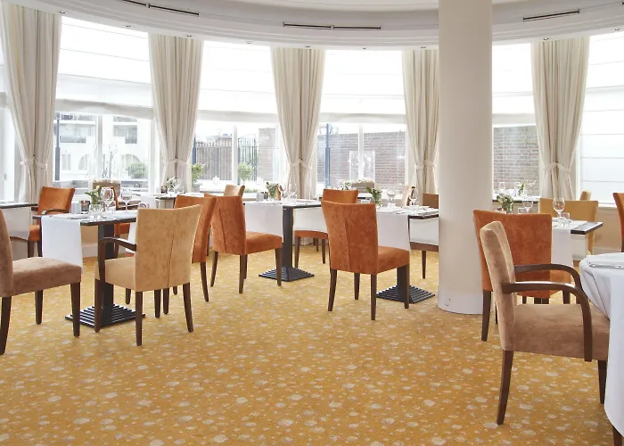 Hotel Der Valk Palace