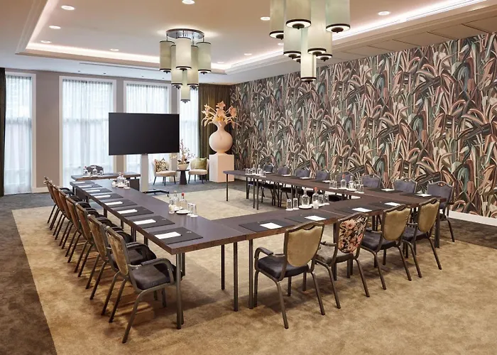 Hotel Der Valk Palace