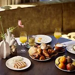 호텔 Der Valk Palace 4*
