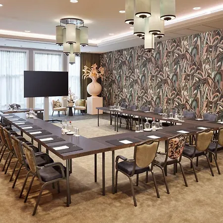 호텔 Der Valk Palace